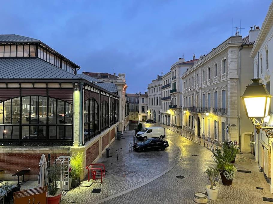 Vue Sur La Place Des Halles, Art Apparts 贝济耶 外观 照片
